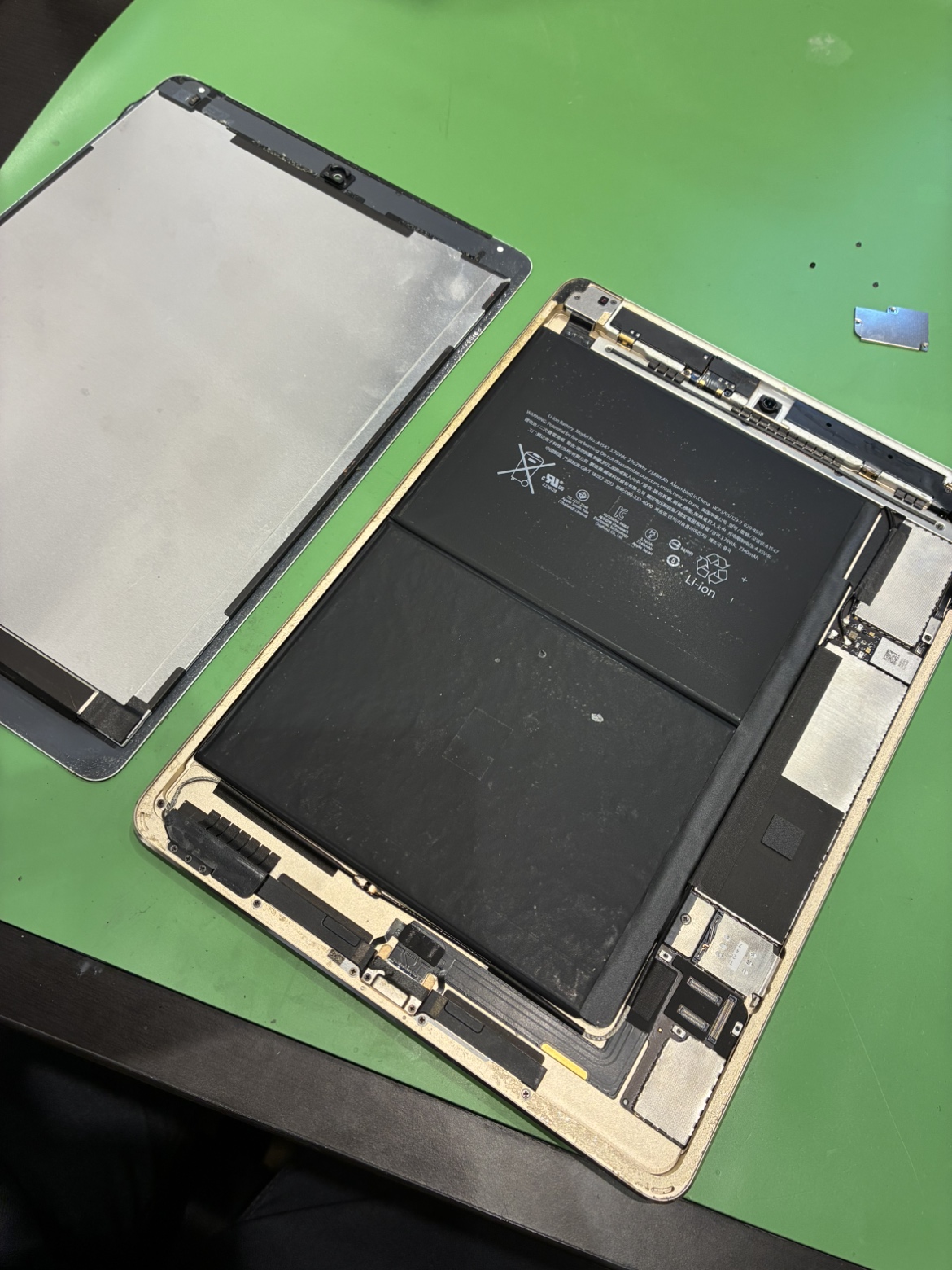 【札幌苗穂店】iPadAir2のバッテリー交換【滝川市からのご来店】