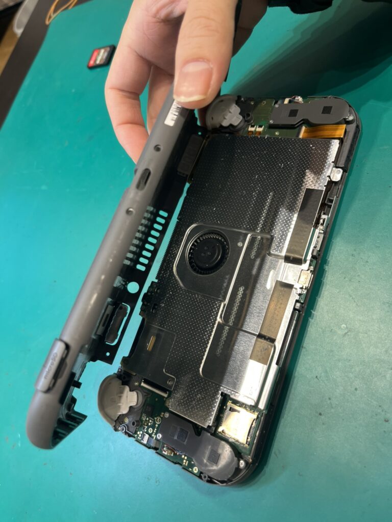 任天堂switch Liteの液晶交換