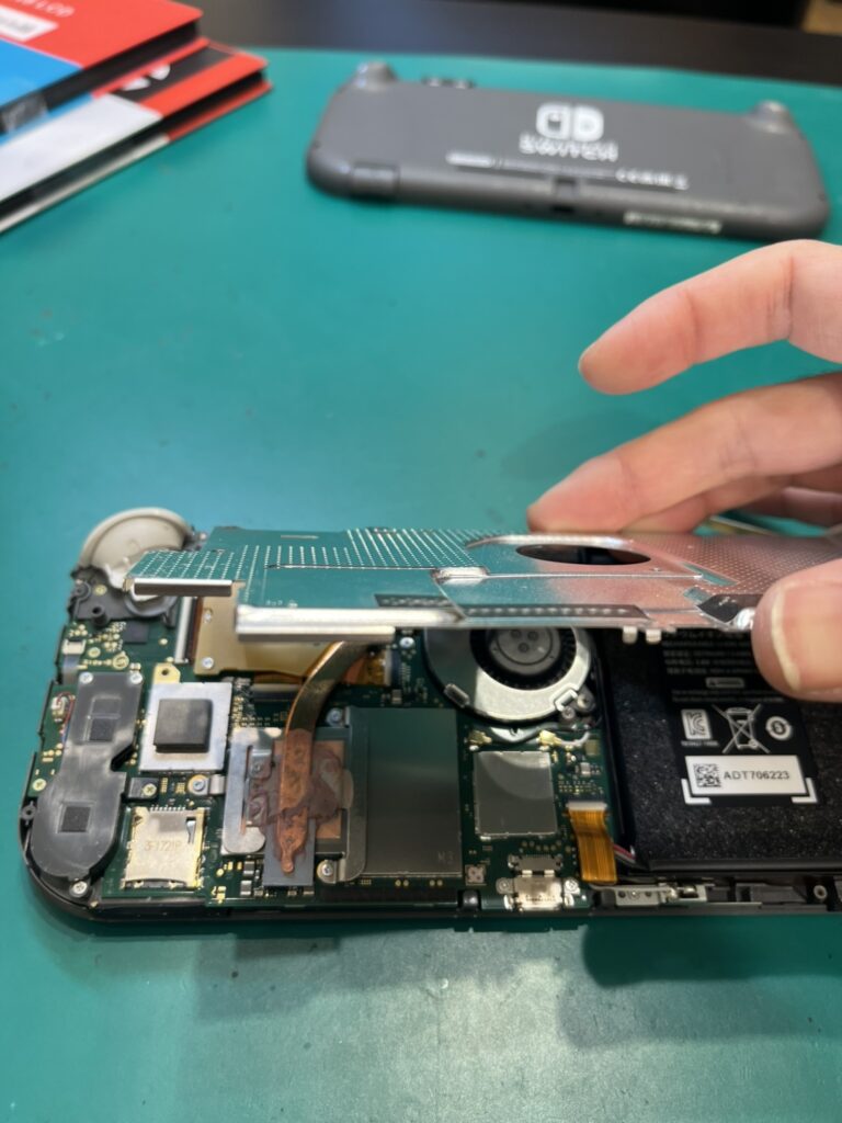 任天堂switch Liteの液晶交換