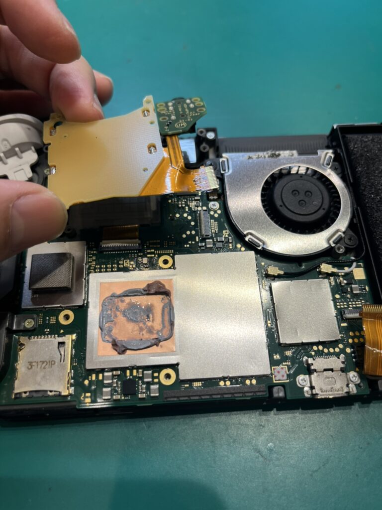 任天堂switch Liteの液晶交換