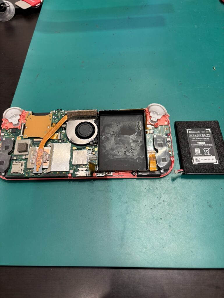 バッテリーを外したswitch Lite