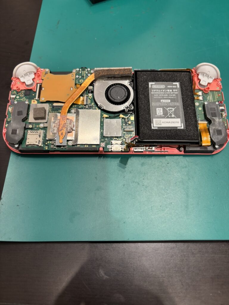 新しいバッテリーをつけたswitch Lite