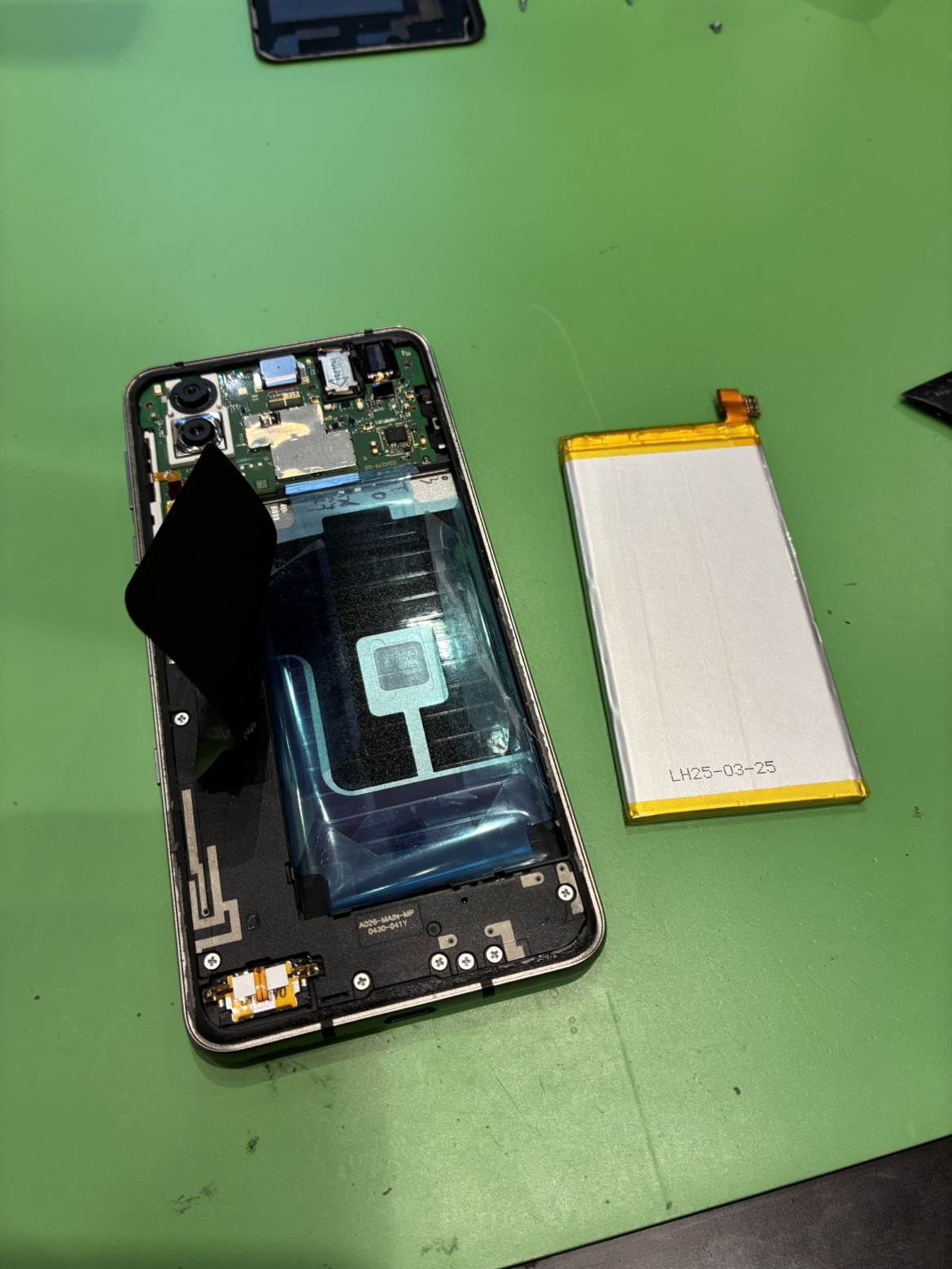 【札幌苗穂店】AQUOS R3のバッテリー交換修理【白石区からのご来店】