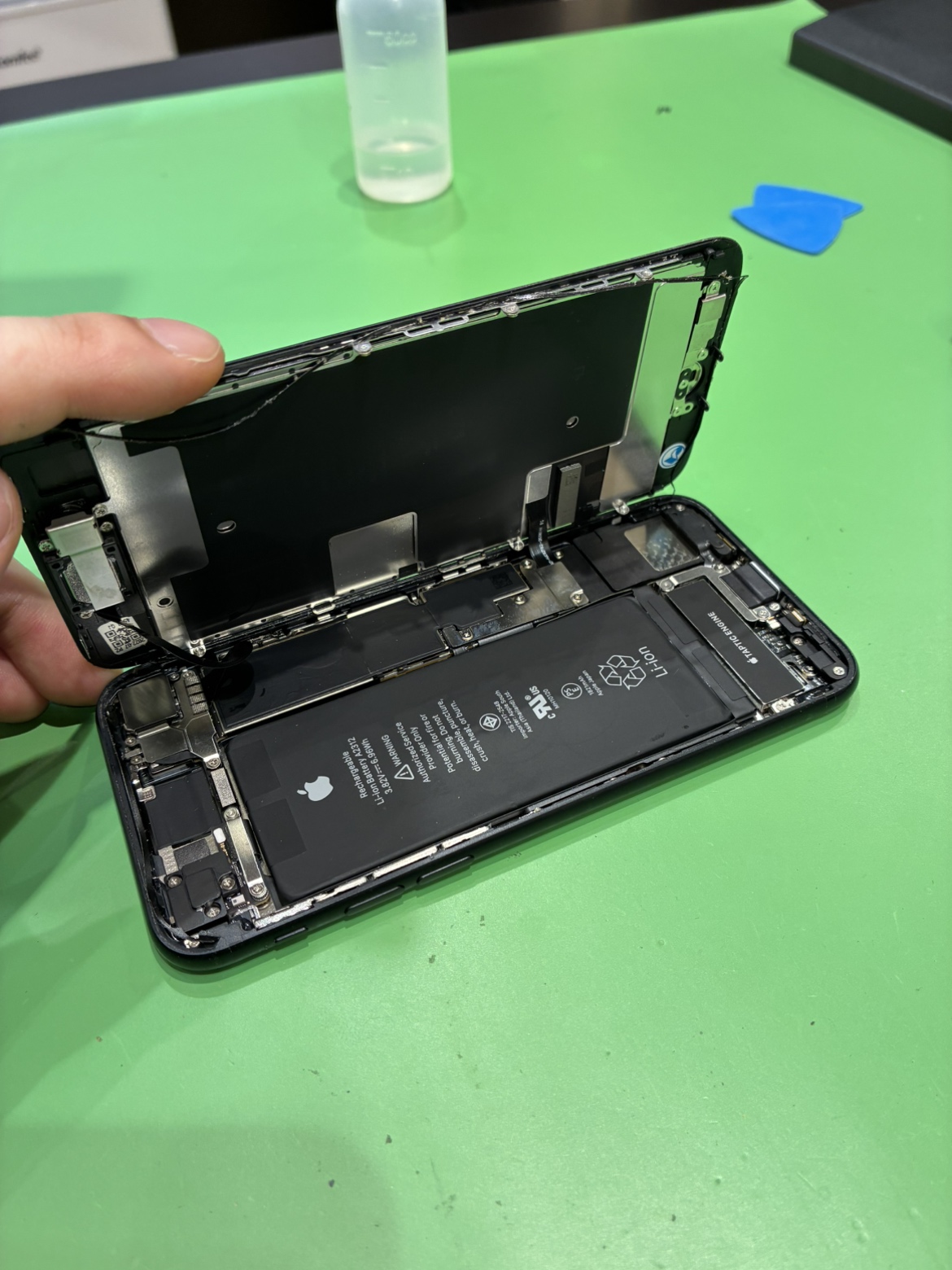 【札幌苗穂店】iPhone SE2の画面交換修理【北区からのご来店】