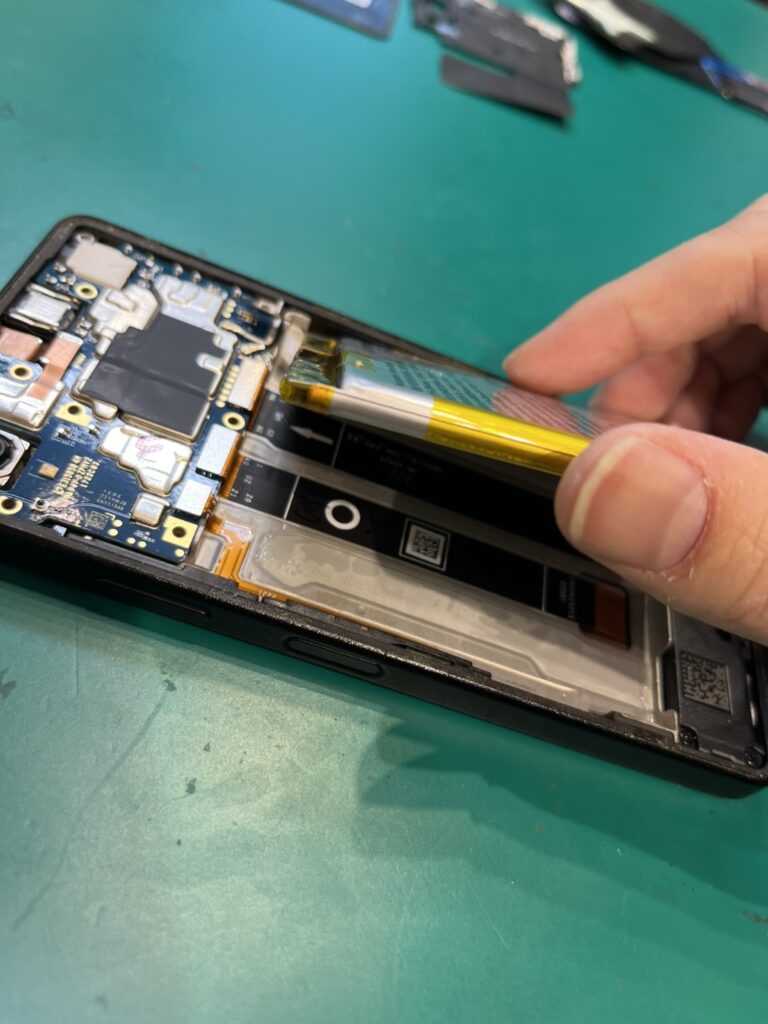 XperiaACEⅢのバッテリー交換